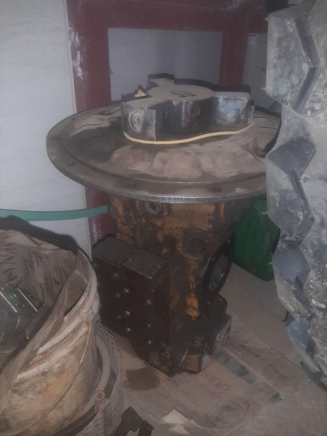 پمپ مادر هیدرولیک بیل مکانیکی لاستیکی ۹۱۲ هپکو|قطعات یدکی و لوازم جانبی|اصفهان, آبشار|دیوار