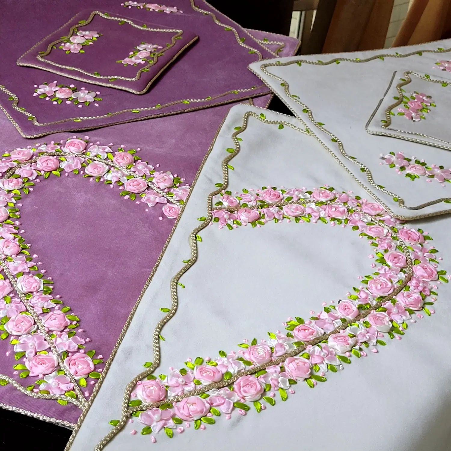 سرمه دوزی جواهر دوزی روبان دوزی|پرده، رانر، رومیزی|مشهد, فارغ التحصیلان|دیوار
