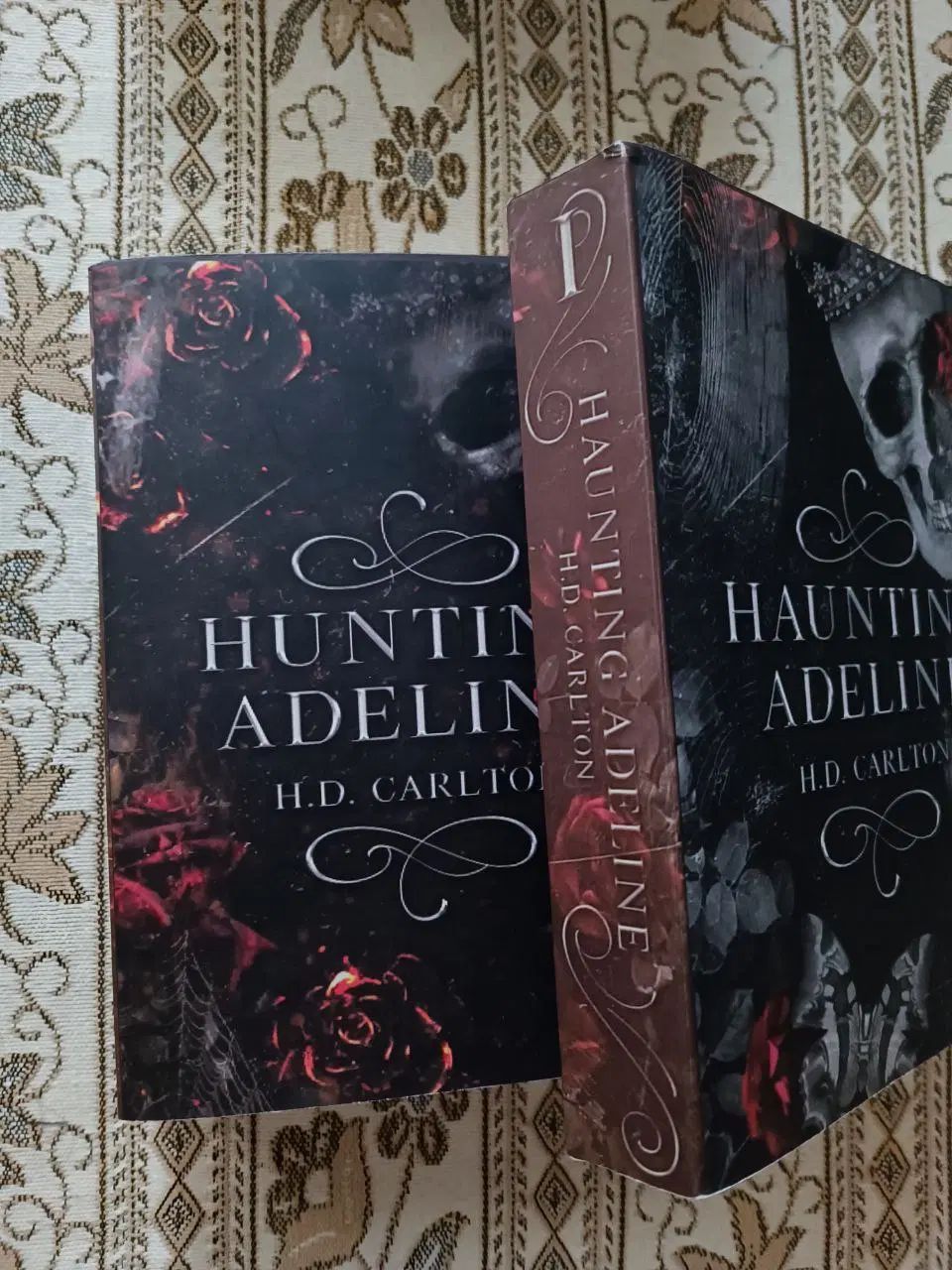 Haunting Adeline|کتاب و مجله آموزشی|رشت, پارک شهر|دیوار