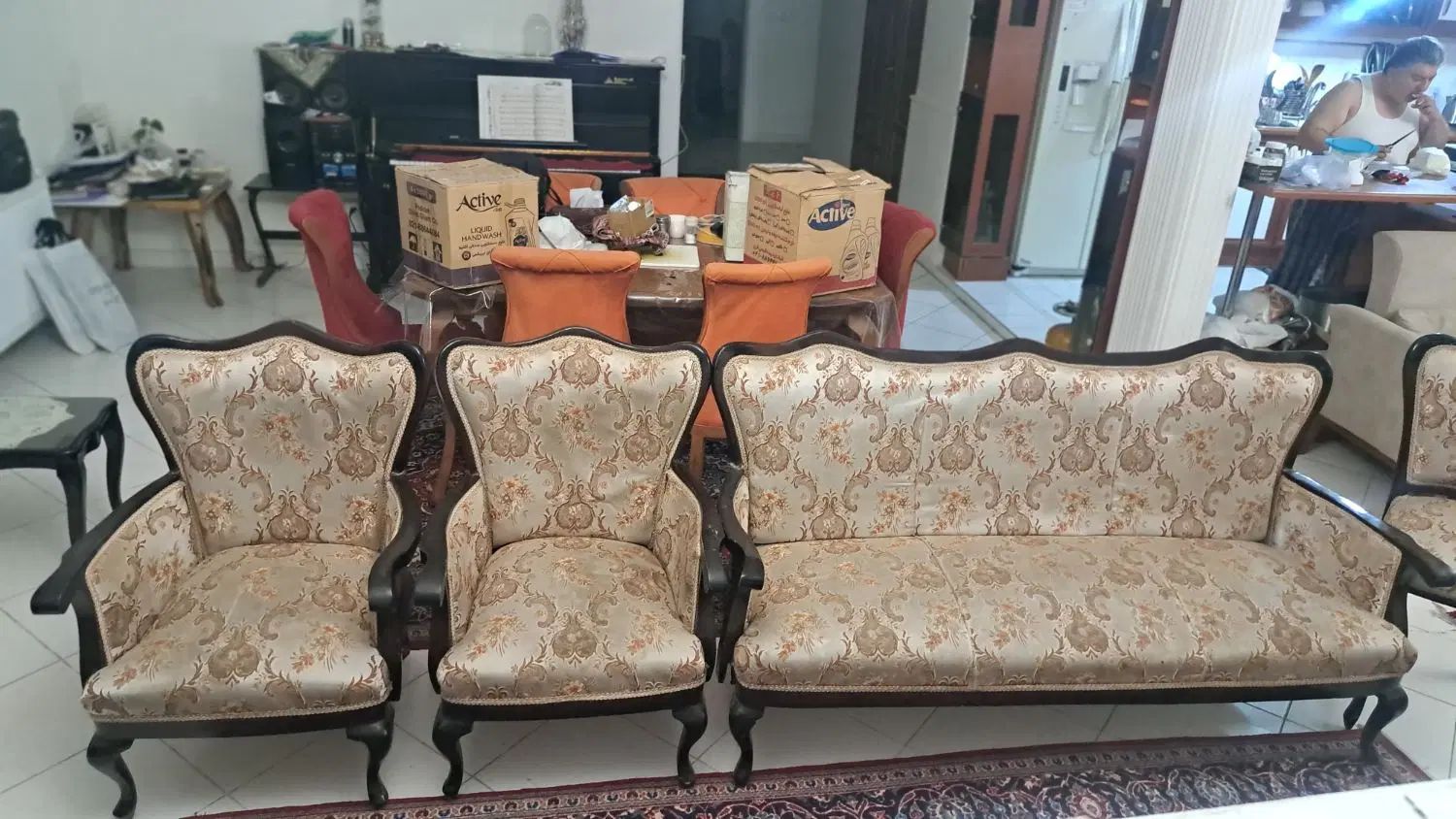 مبل ۷ نفره کلاسیک فرانسوی + ۲ میزبان|مبلمان خانگی و میز عسلی|کرج, عظیمیه|دیوار
