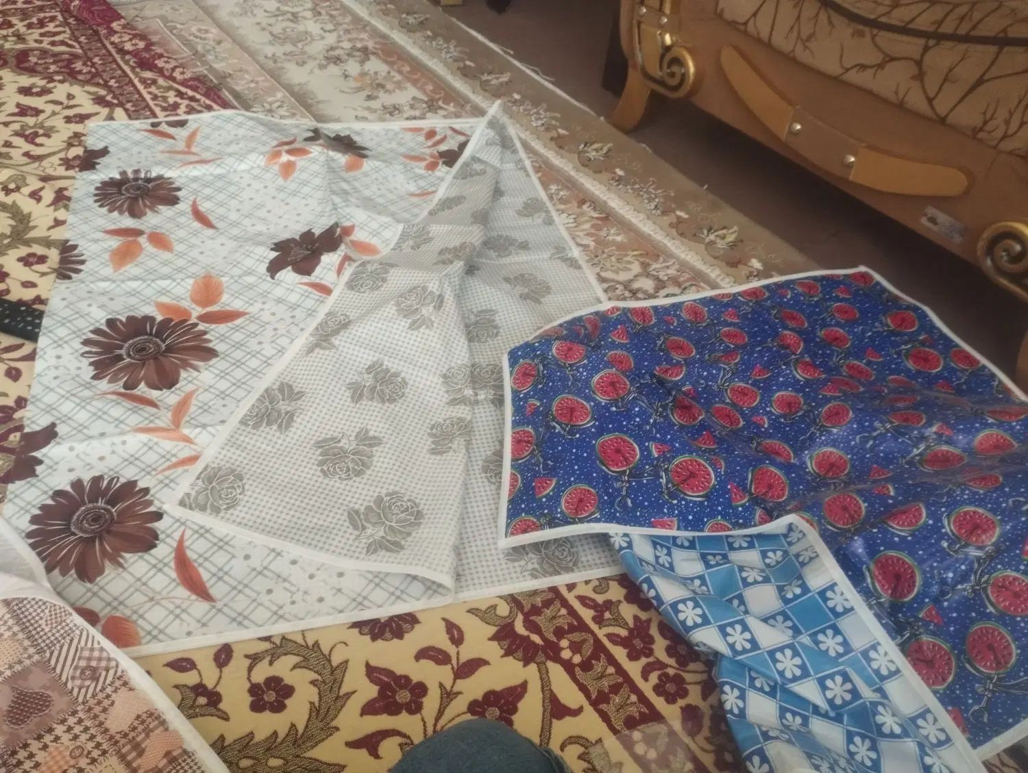 سفره دور دوز اصفهان کیسه نون و سبزی|سفره، حوله، دستمال آشپزخانه|مشهد, هفده شهریور|دیوار