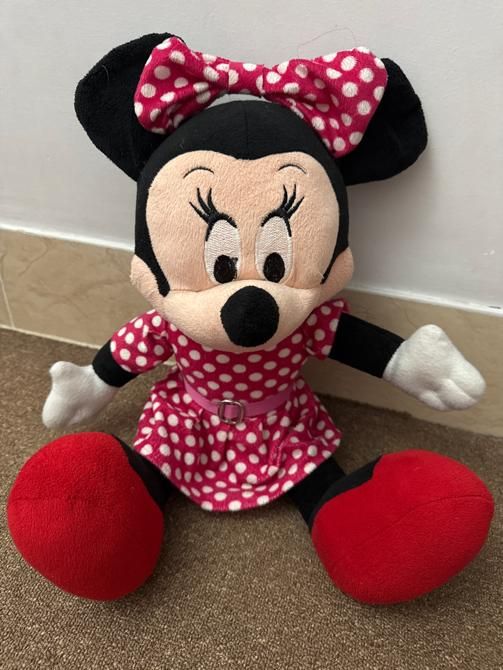 تعدادی اسباب بازی و پازل و عروسک|اسباب‌بازی بچه|قم, انسجام|دیوار