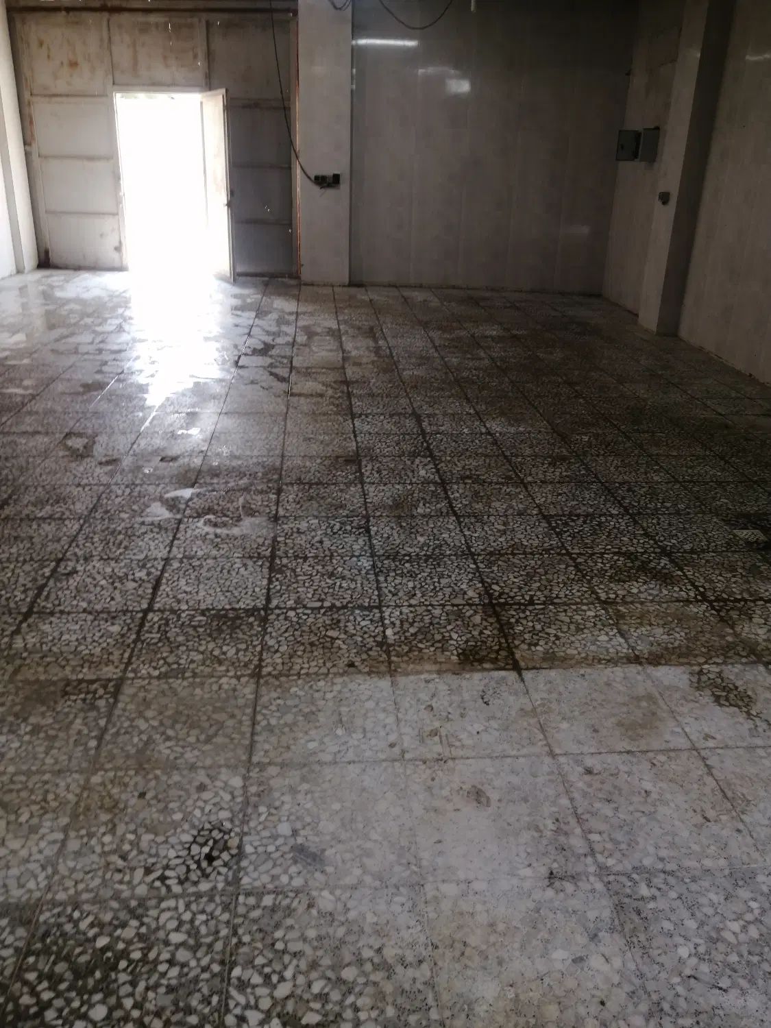 400متر سوله با 300متر باغچه ویلایی یکجا یا جداگانه|اجارهٔ دفتر صنعتی، کشاورزی، تجاری|شیراز, انجیره|دیوار