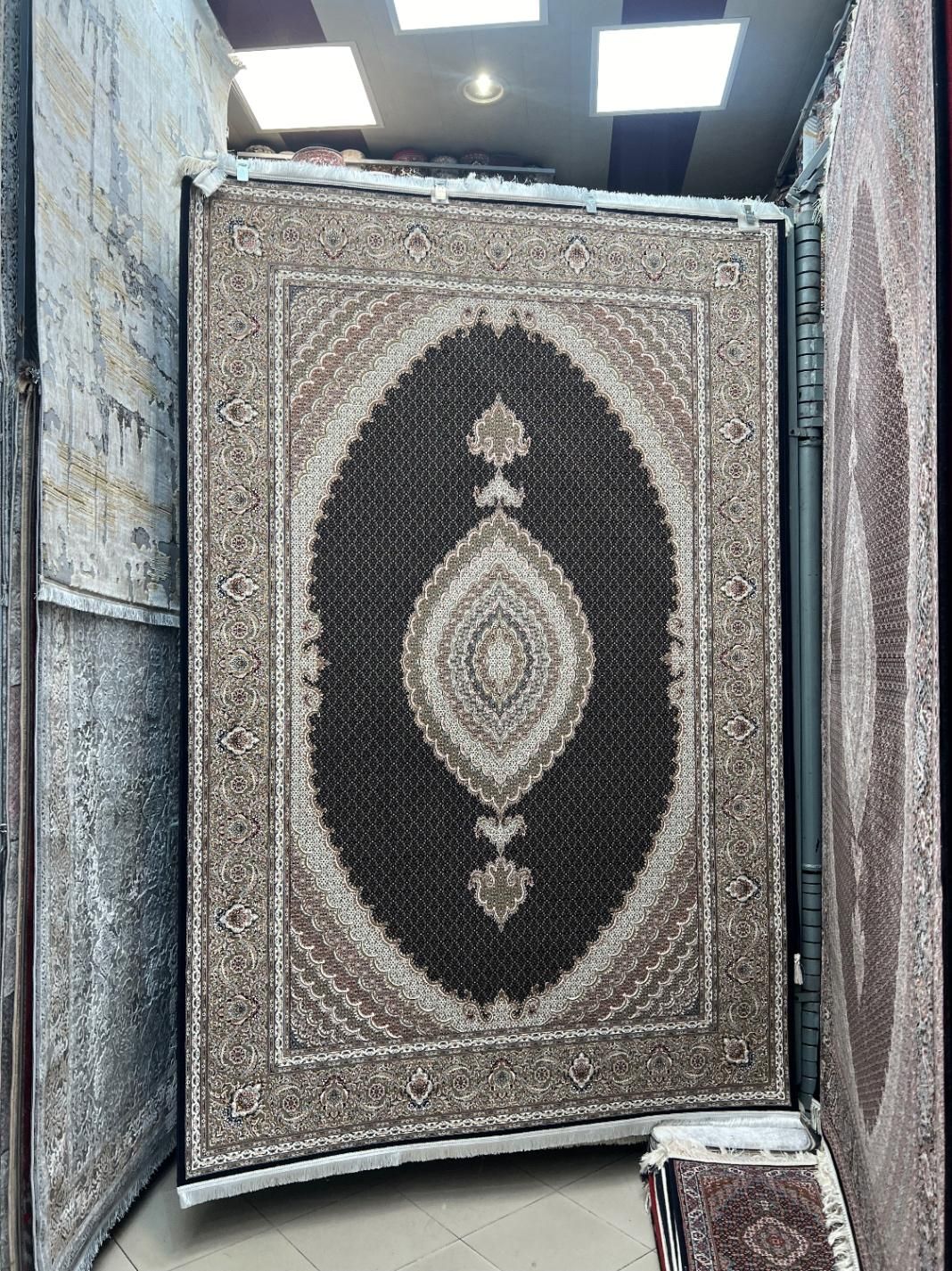 فرش نادر مرکز تخصصی فرش ماهی در ایران|فرش|تبریز, |دیوار
