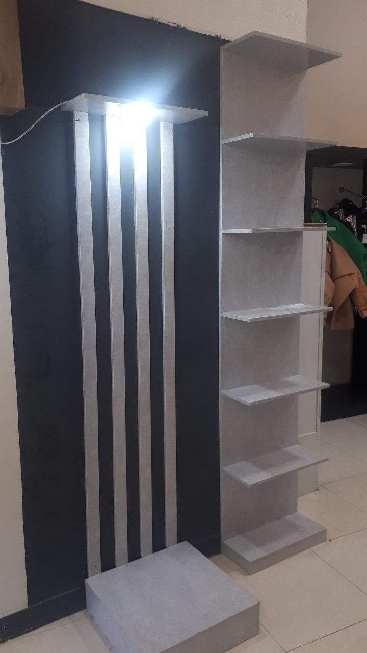 مانکن زنانه با جای نورپردازی شده و قفسه دیواری|فروشگاه و مغازه|رشت, معلم|دیوار