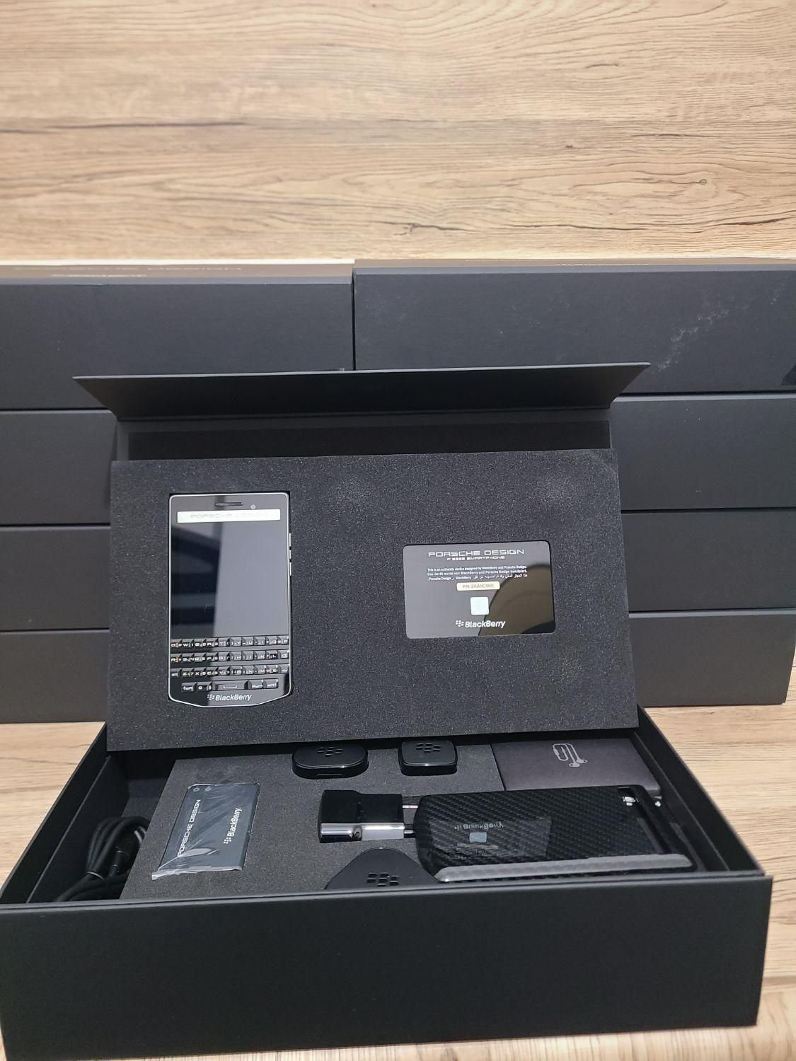 بلک‌بری Porsche Design P'9983 اکبند مناسب مدیران|موبایل|تهران, میدان ولیعصر|دیوار