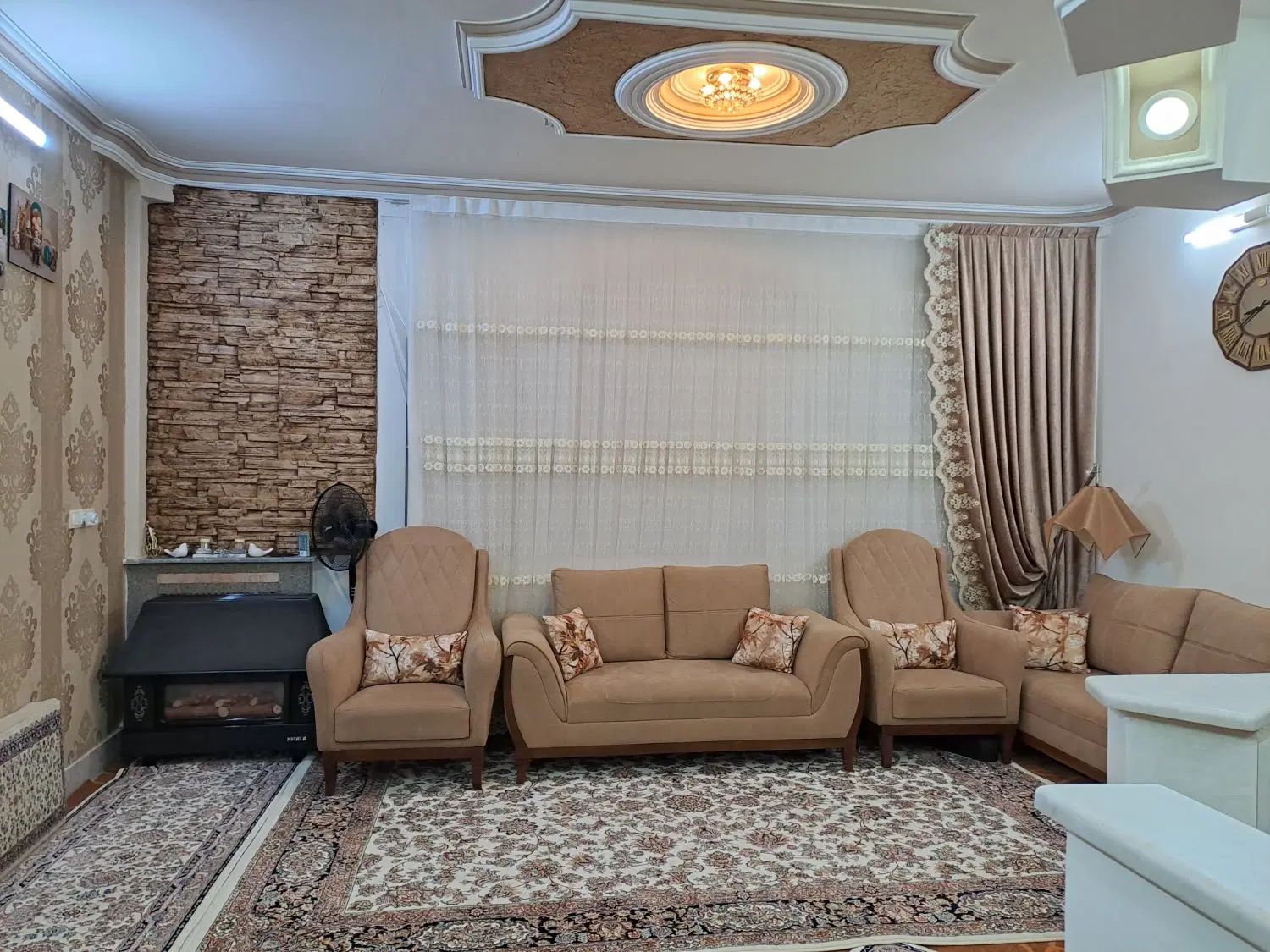 مبل ۷ نفره بسیار تمیز و سالم و نو بهمراه آباژور|مبلمان خانگی و میز عسلی|سبزوار, ولیعصر (نجار آباد)|دیوار