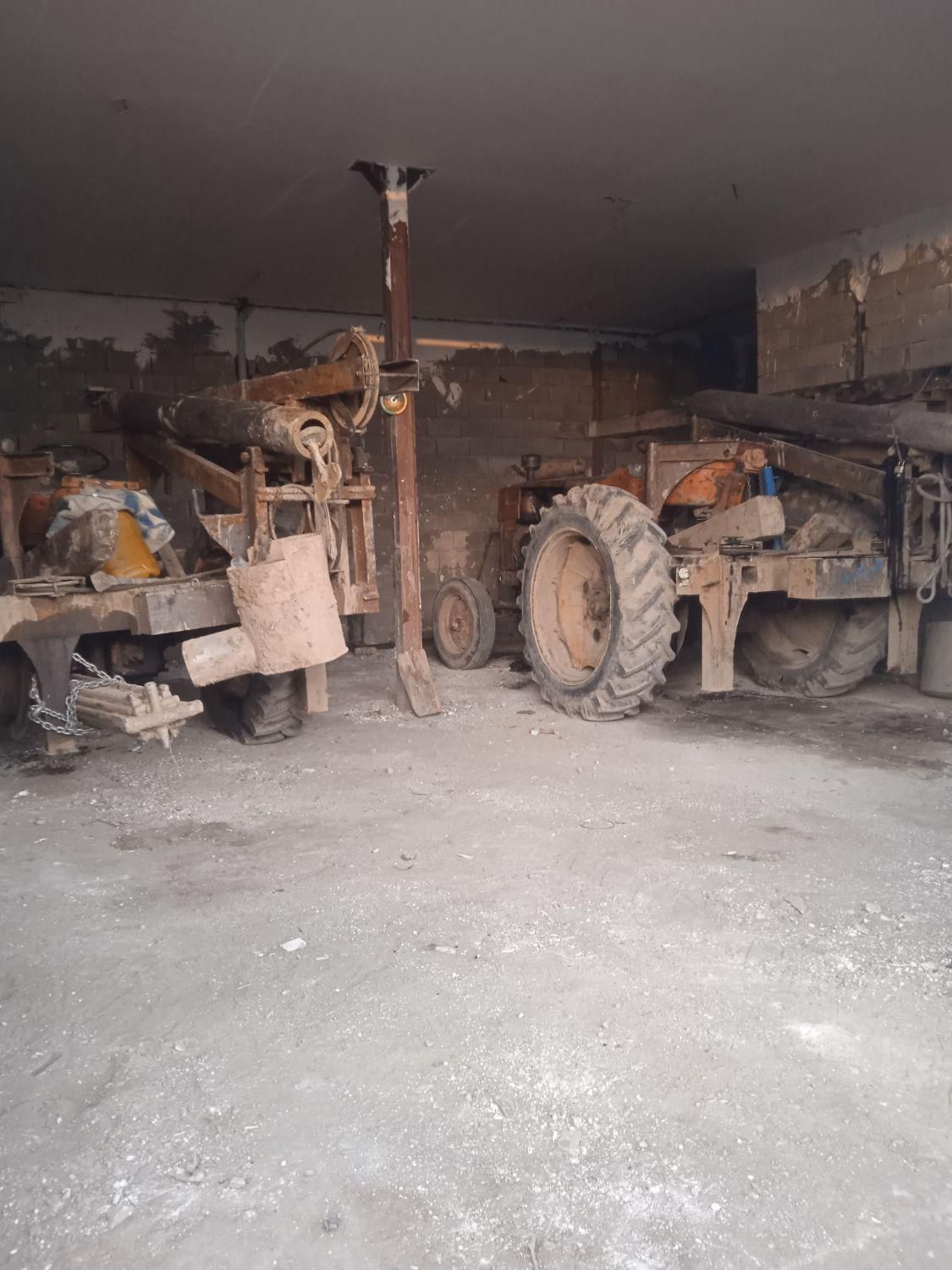 دستگاه حفاری دستگاه برقی و تراکتوری|خدمات پیشه و مهارت|بروجرد, |دیوار