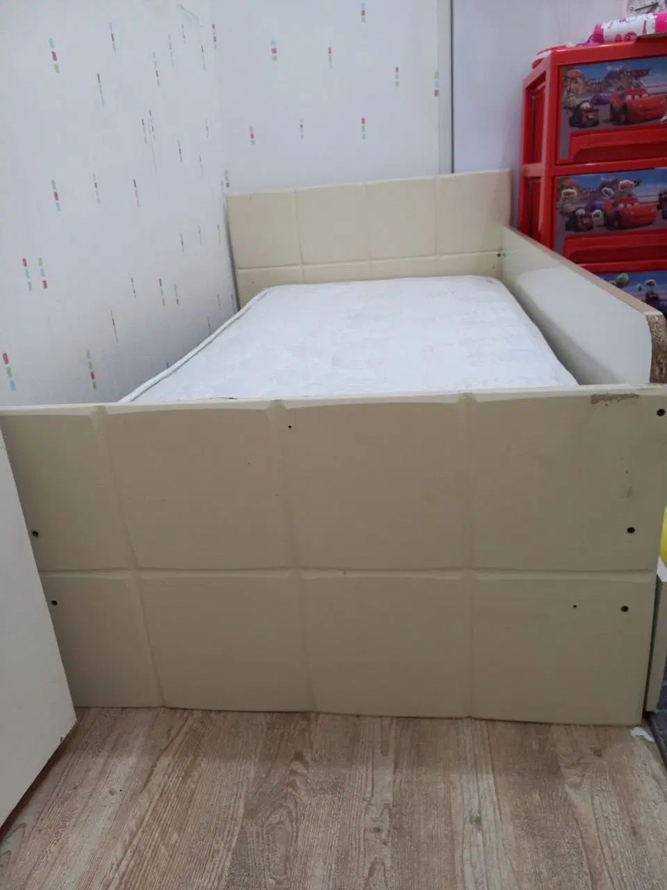تخت کودک|تخت و سرویس خواب|رشت, جماران|دیوار