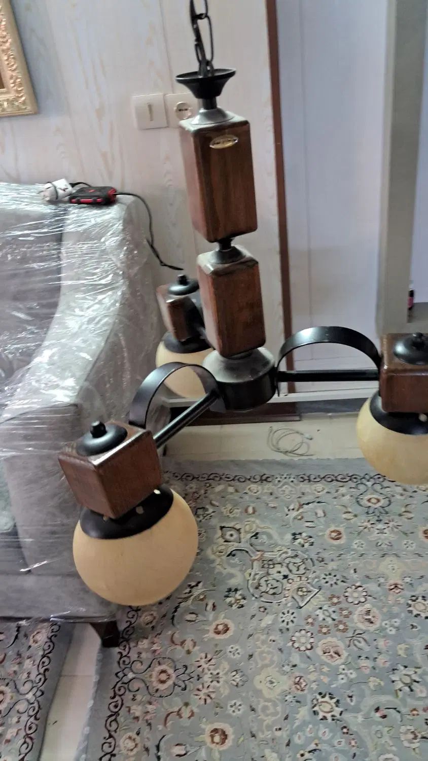 لوستر ۳ شاخه|لوستر و چراغ آویز|اصفهان, خانه اصفهان|دیوار