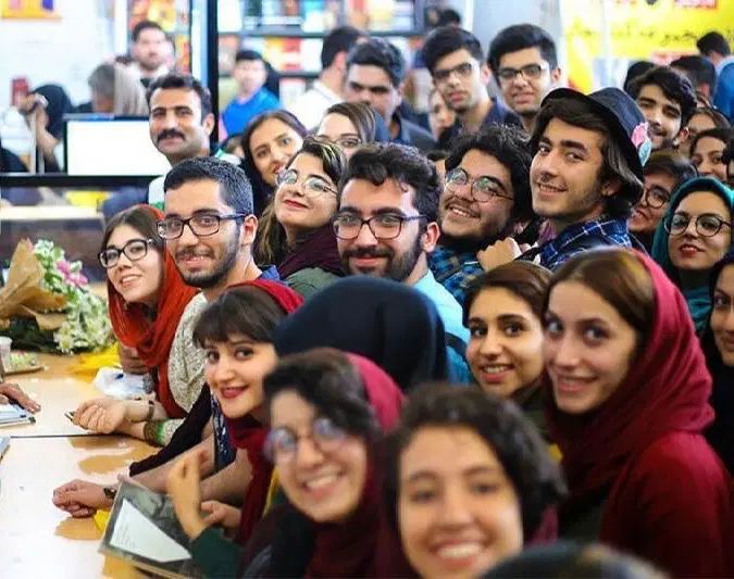 دنبال ادمین خلاق و پرانرژی و باانگیزه|استخدام بازاریابی و فروش|اصفهان, برازنده|دیوار