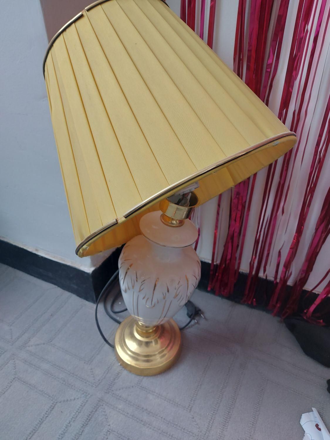 یک چراغ خواب|چراغ خواب و آباژور|زاهدان, |دیوار