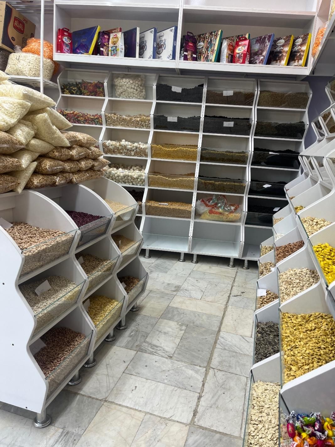 استخدام فروشنده خانم جهت کار در آجیل فروشی|استخدام بازاریابی و فروش|اصفهان, باتون|دیوار