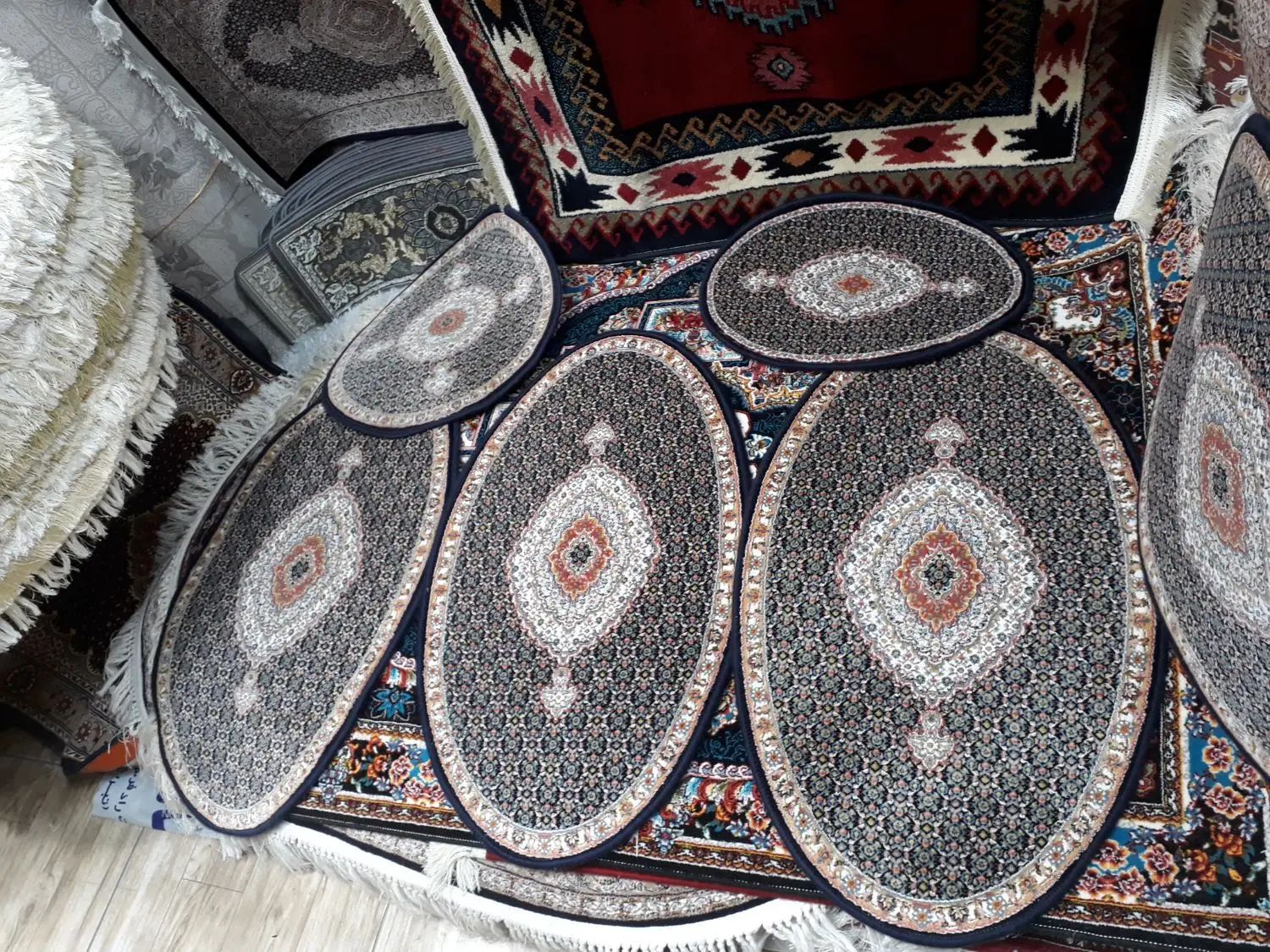 پادری بیضی ریز ماهی ست با دایره رومیزی|پادری|تبریز, |دیوار