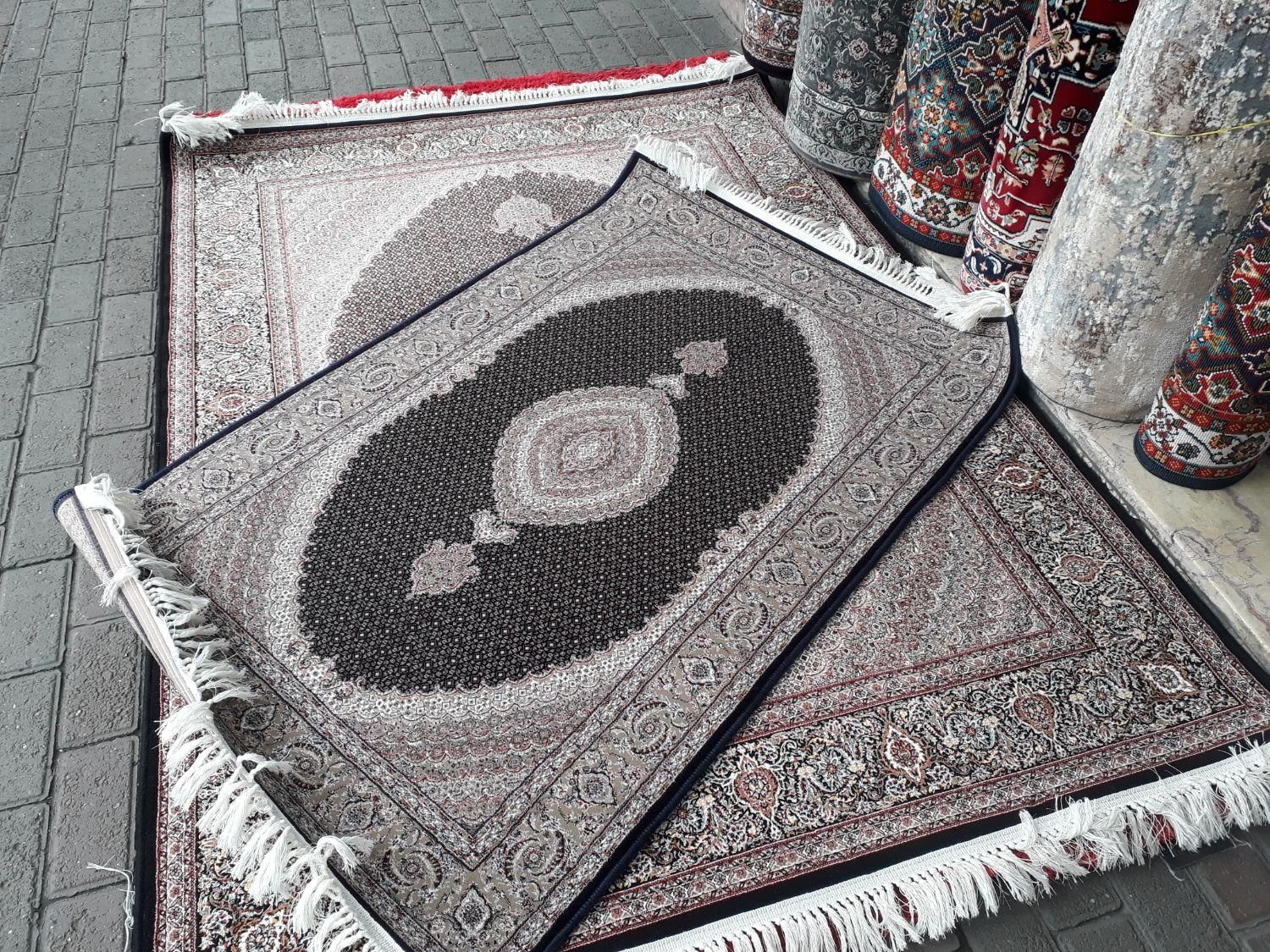 فرش ماهی اصیل ۱۰۰۰شانه اصل تراکم ۳۰۰۰‌زرنیم|فرش|تبریز, |دیوار