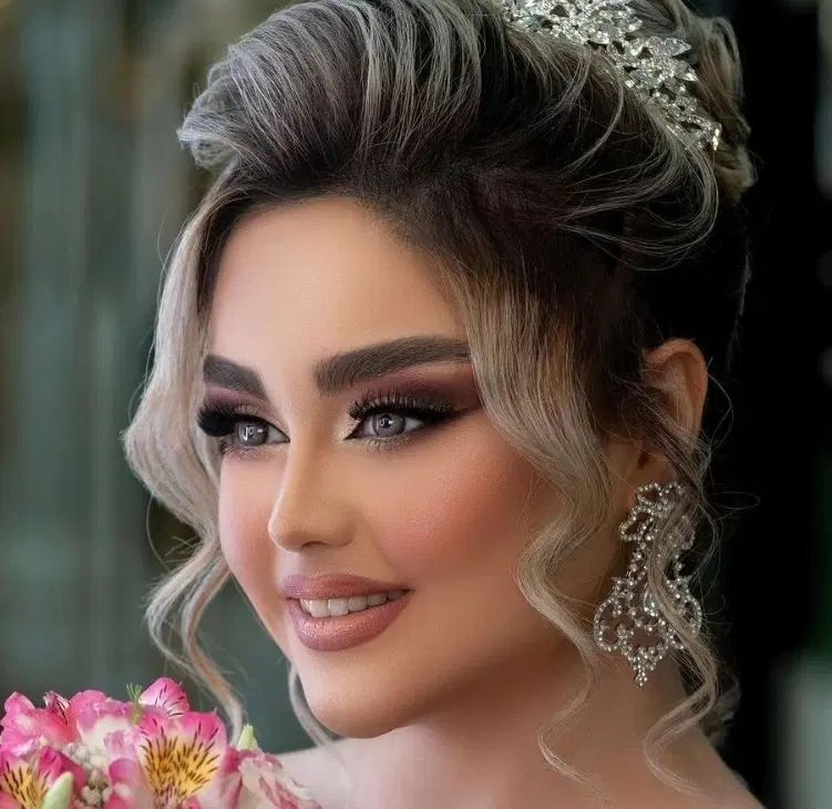 ارایشگاه زنانه کراتین رنگ مو لایت شینیون عروس ناخن|خدمات آرایشگری و زیبایی|رشت, دروازه لاکان|دیوار