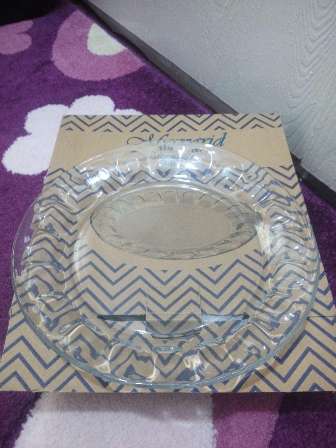 تعدادی ظروف شیشه ای نو داخل کارتون|ظروف سرو و پذیرایی|نسیم‌شهر, |دیوار