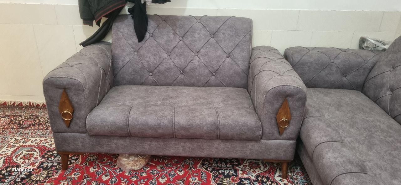 مبل کاملا نو هست|مبلمان خانگی و میز عسلی|دهاقان, |دیوار