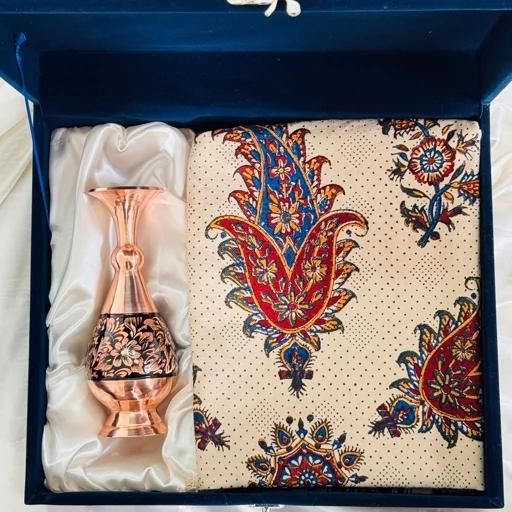 ست هدیه اداری گلدان الماس تراش 20 و رومیزی قلمکاری|صنایع دستی و سایر لوازم تزئینی|اصفهان, نقش جهان|دیوار