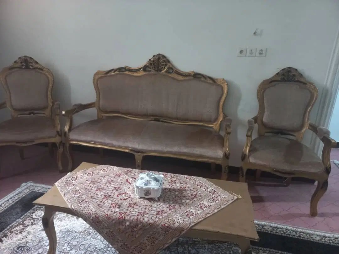 مبل سلطنتی بعلاوه میز غذاخوری درجه یک عالی|مبلمان خانگی و میز عسلی|اهواز, باغ شیخ|دیوار