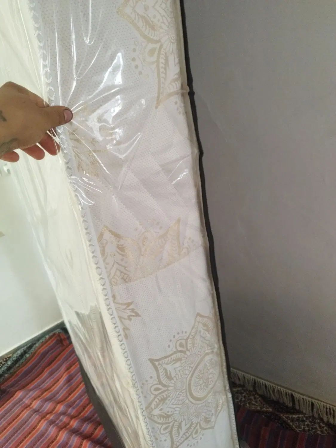 تخت  کاملا نو  با روکش استفاده شده کلا 2 ماه است|تخت و سرویس خواب|بومهن, |دیوار