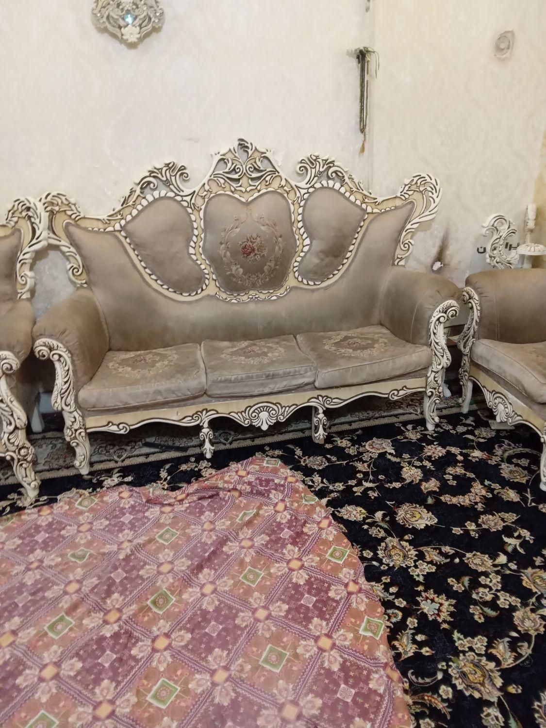 مبل سلطنتی ۷ نفره همراه با میز عسلی|مبلمان خانگی و میز عسلی|اقبالیه, |دیوار