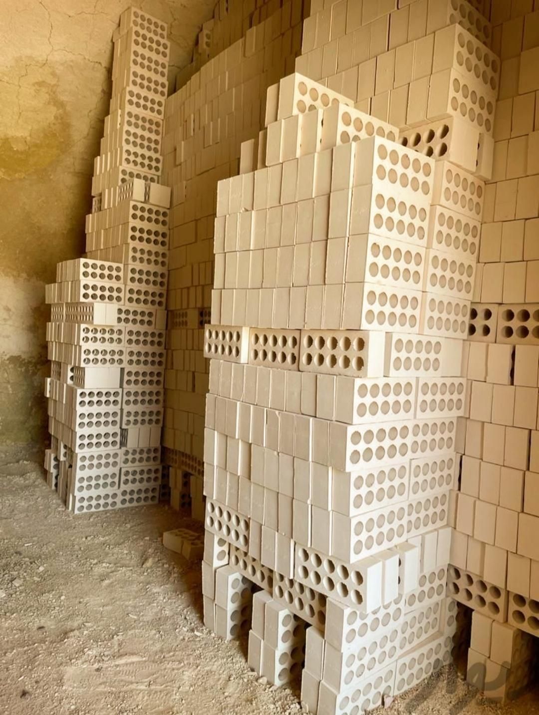 اجرسفال زرد،اجرسفال ۷سانت زرد،آجر|عمده‌فروشی|چابهار, |دیوار