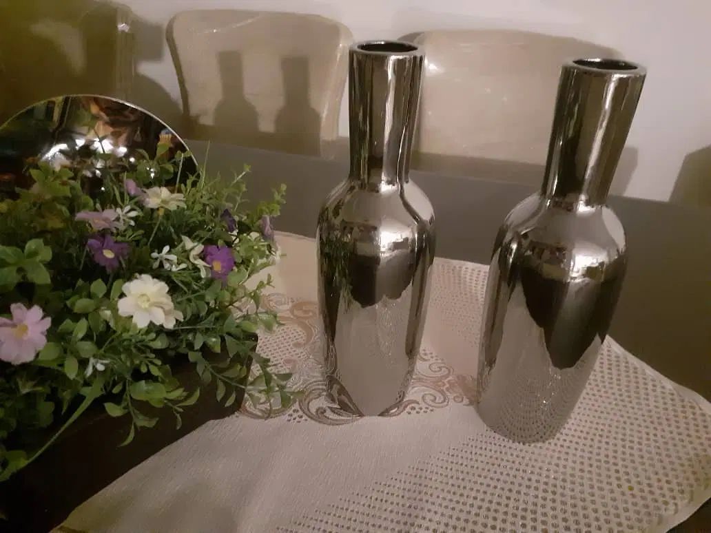 دوعدد گلدان شیشه ای رنگ سیلورنونومیباشد.|صنایع دستی و سایر لوازم تزئینی|تهران, شهر زیبا|دیوار