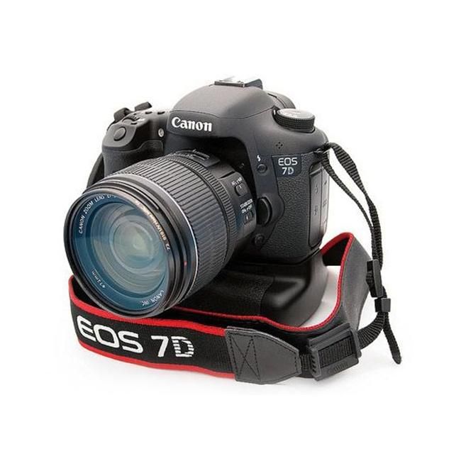 دوربین حرفه‌ای کانن 7D با باتری گریپ و لنز 200-18|دوربین عکاسی و فیلم‌برداری|اهواز, کیانپارس |دیوار