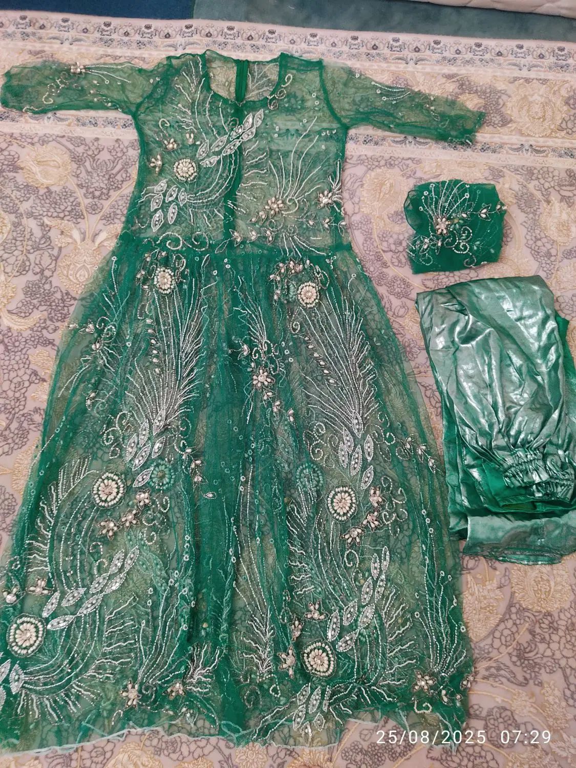 لباس عروس سقزی درحدنو۵۵۰سایز۴۰تا۴۶قد۱۳۵|لباس|سنندج, |دیوار