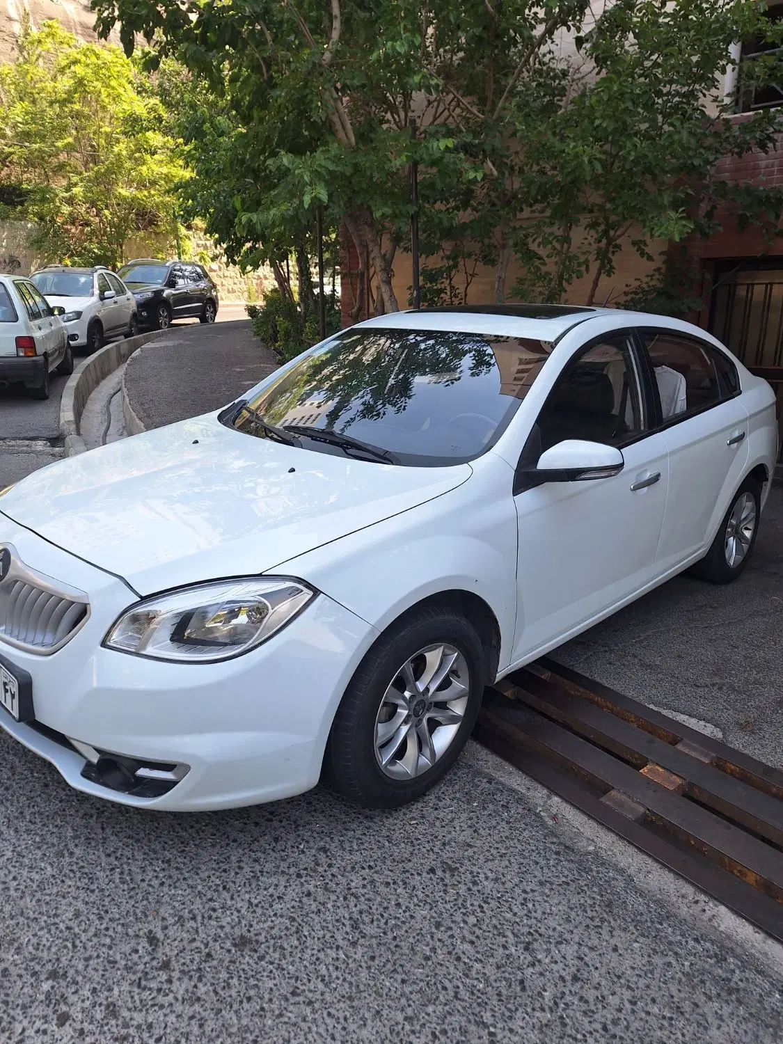 برلیانس H330 اتوماتیک 1500cc، مدل ۱۳۹۶|خودرو سواری و وانت|تهران, سعادت‌آباد|دیوار
