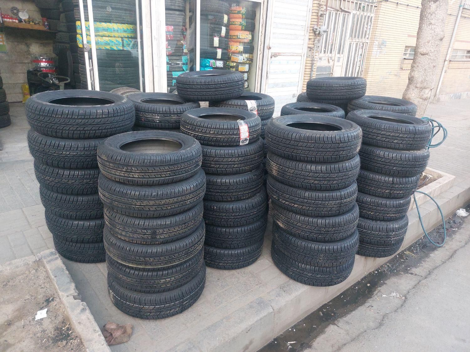 لاستیک گل عقب نیسان وسواری. گل جلو نرم.بدون کوبیدن|قطعات یدکی و لوازم جانبی|مشهد, محمدآباد|دیوار