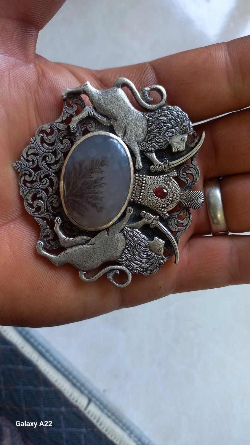 شجر قائن|جواهرات|اصفهان, جنیران (لادان)|دیوار