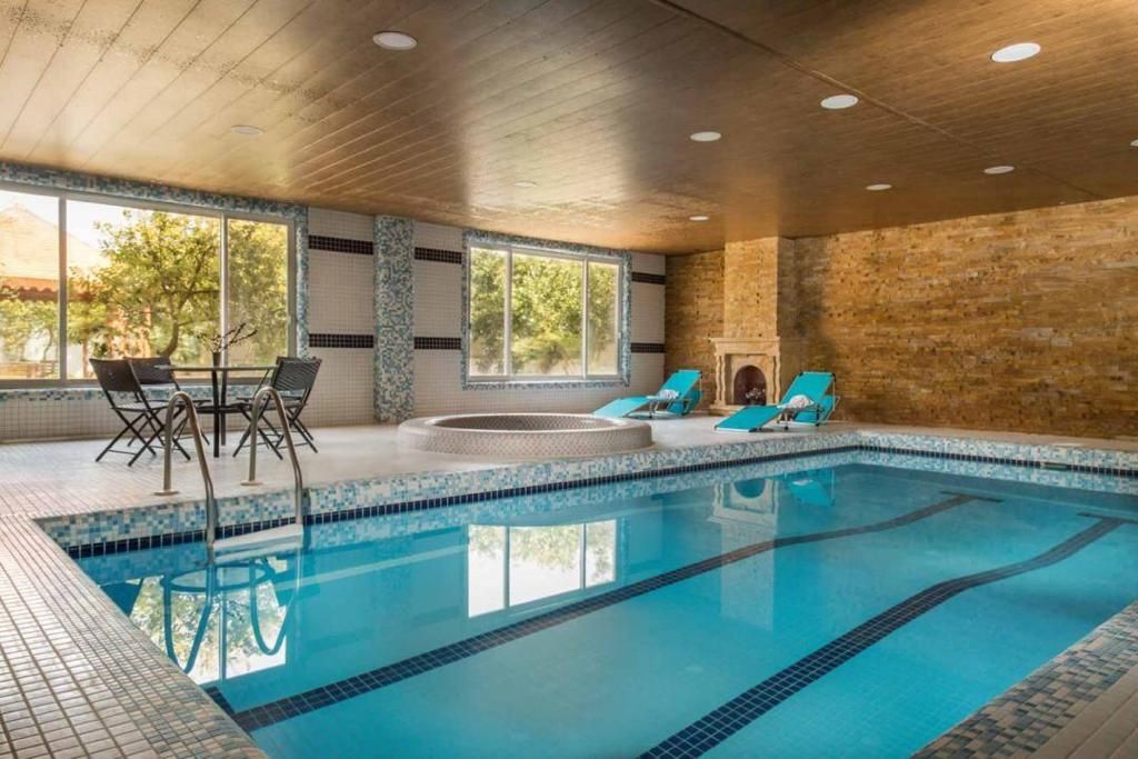 ویلاباغ استخردار نوساز فول امکانات2استخرYSF|اجارهٔ کوتاهمدت ویلا و باغ|محمودآباد, |دیوار