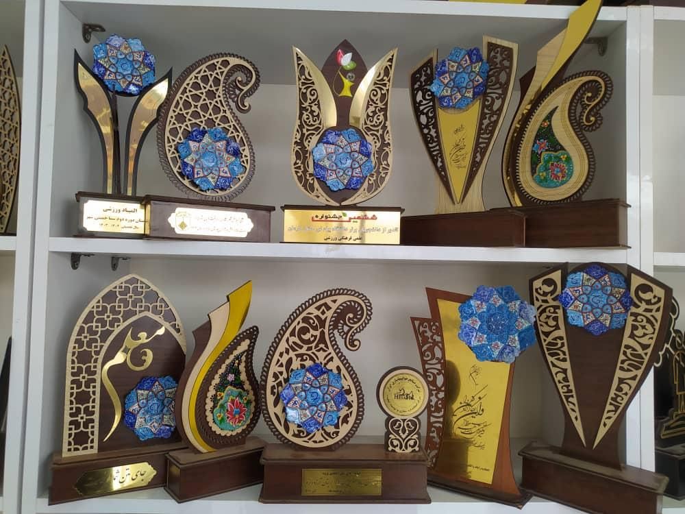 تندیس اقاقیا|مجسمه، تندیس، ماکت|تهران, فلسطین (میدان انقلاب)|دیوار