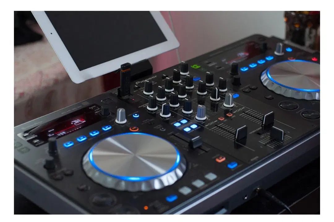 دیجی پایونییر حرفه ای آر وان  dj pioneer r1|سازهای سنتی|رشت, توشیبا|دیوار