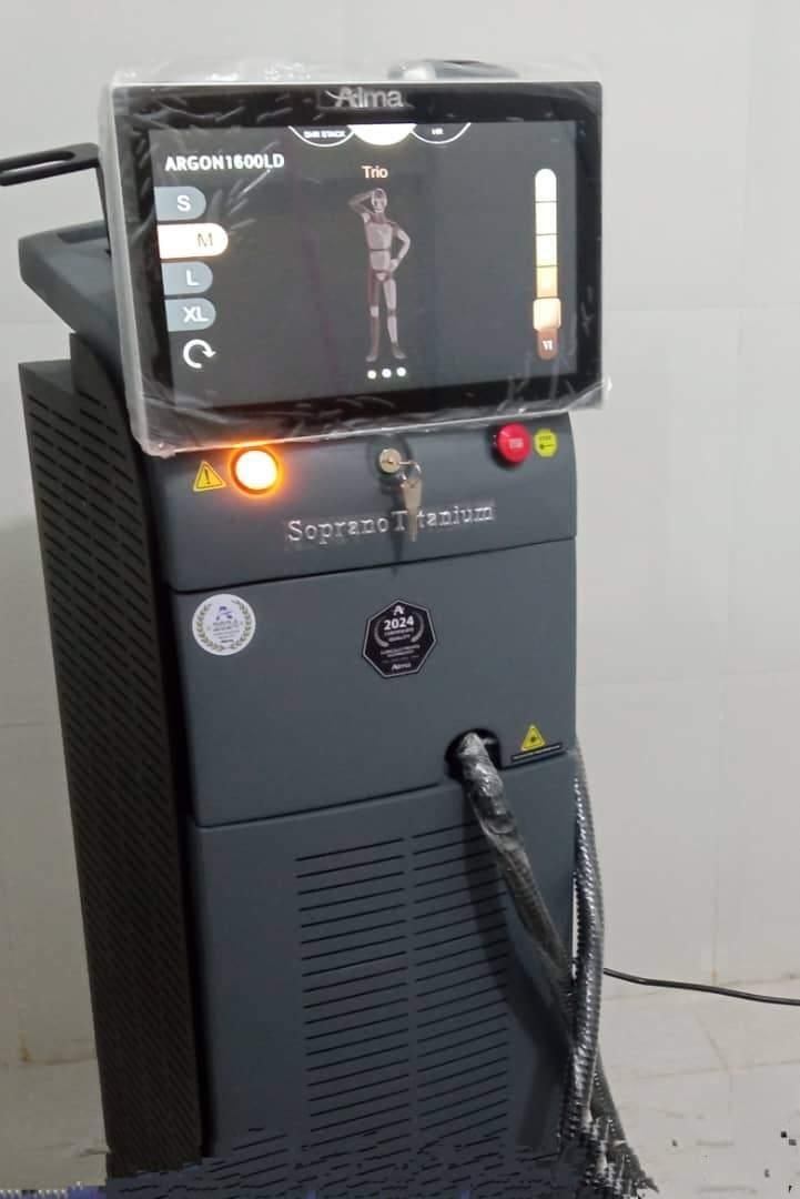 لیزر تیتانیوم 1600وات کارکرده 2023 با 320 هزار شات|آرایشی، بهداشتی، درمانی|اصفهان, خانه اصفهان|دیوار