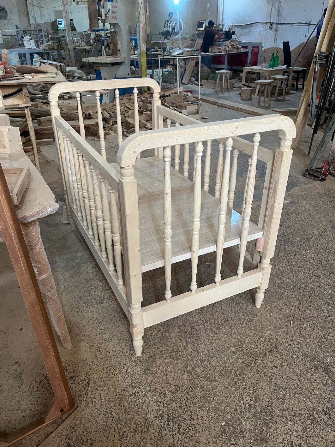 تخت خواب چوبی بزرگ سال کودک و نوزاد گهواره چوبی|تخت و صندلی بچه|مشکیندشت, |دیوار