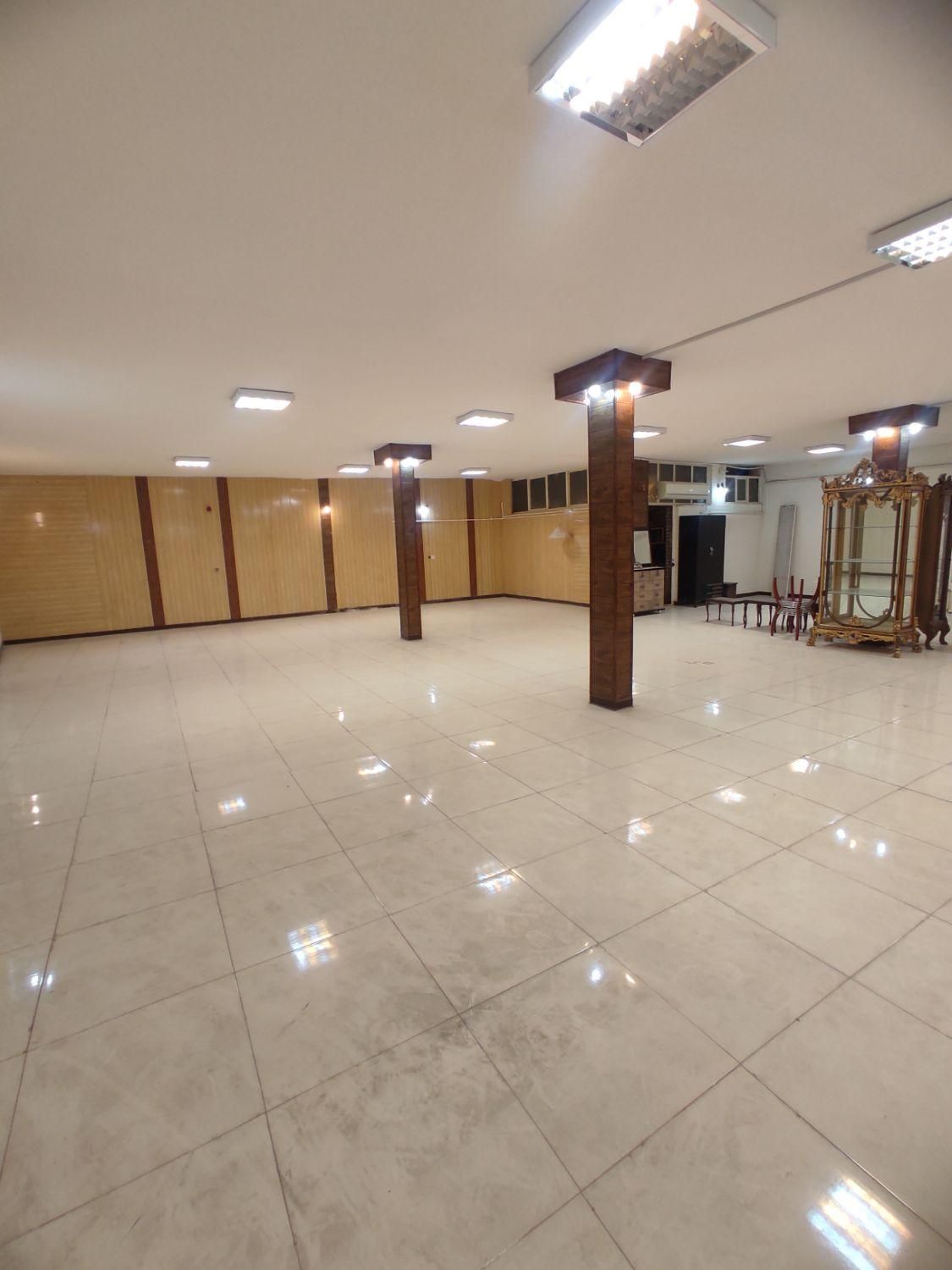 سالن ۳۰۰ متری کاشانی مناسب باشگاه|اجارهٔ دفتر کار، اتاق اداری، مطب|یزد, |دیوار