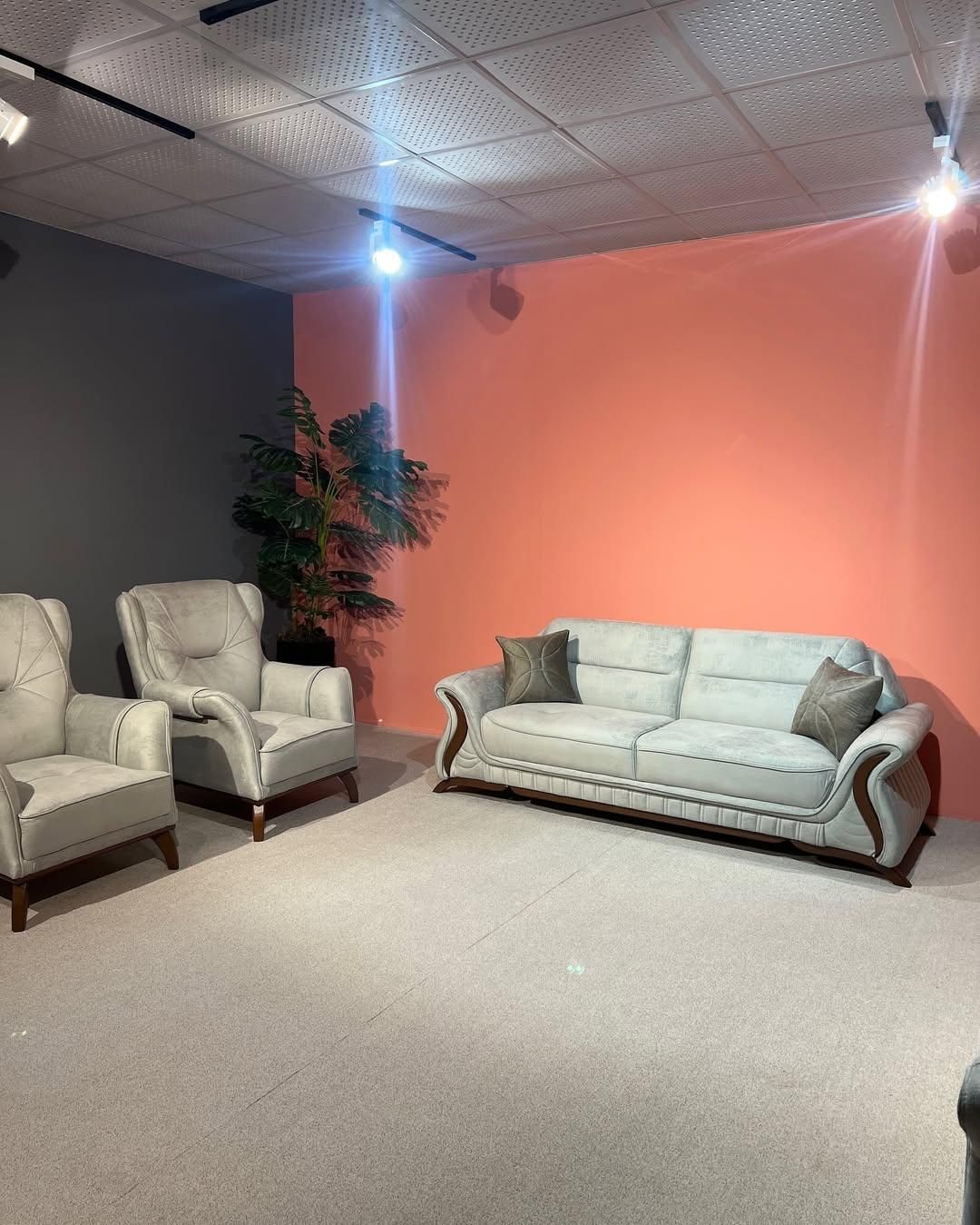 مبل در رنگبندی متفاوت،چوب روسی،بلوارقرنی،انصارکالا|مبلمان خانگی و میز عسلی|یاسوج, |دیوار