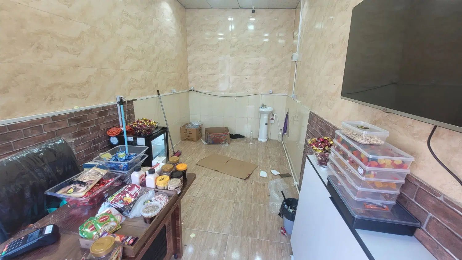 اجاره مغازه|اجارهٔ مغازه و غرفه|رشت, دیانتی|دیوار