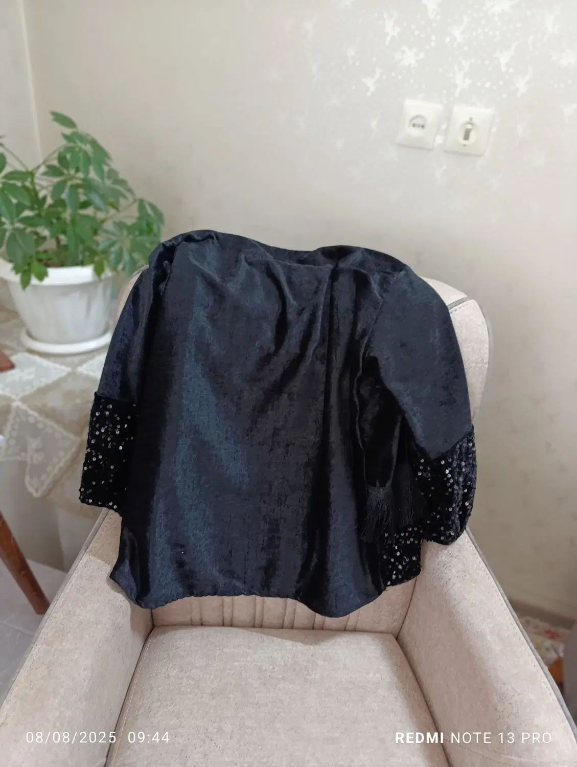 مانتو|لباس|اصفهان, آزادگان|دیوار