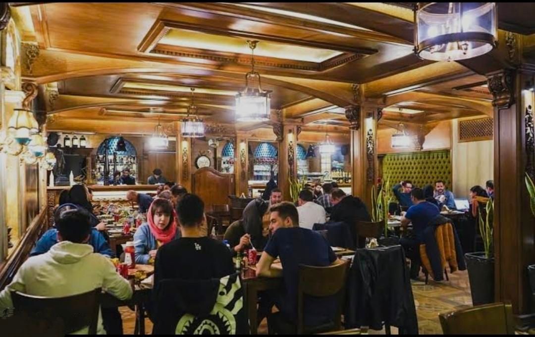 ۲۱۰ تجاری بر سعادت آباد با پارکینگ بزرگ|اجارهٔ مغازه و غرفه|تهران, دریا|دیوار