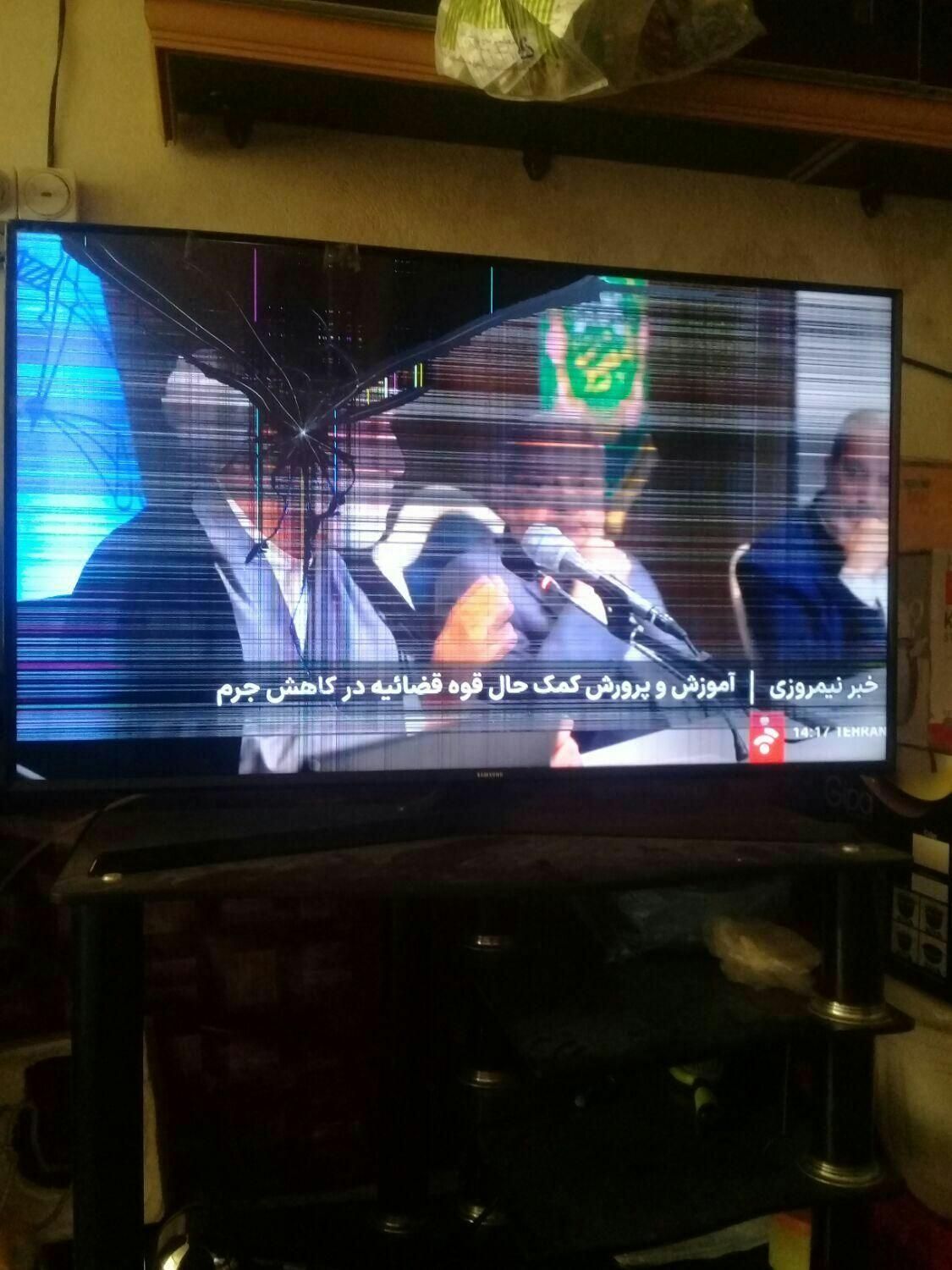 تلویزیون ال ای دی سامسونگ ۴۰ اینج .ایوان|تلویزیون و پروژکتور|ایلام, |دیوار