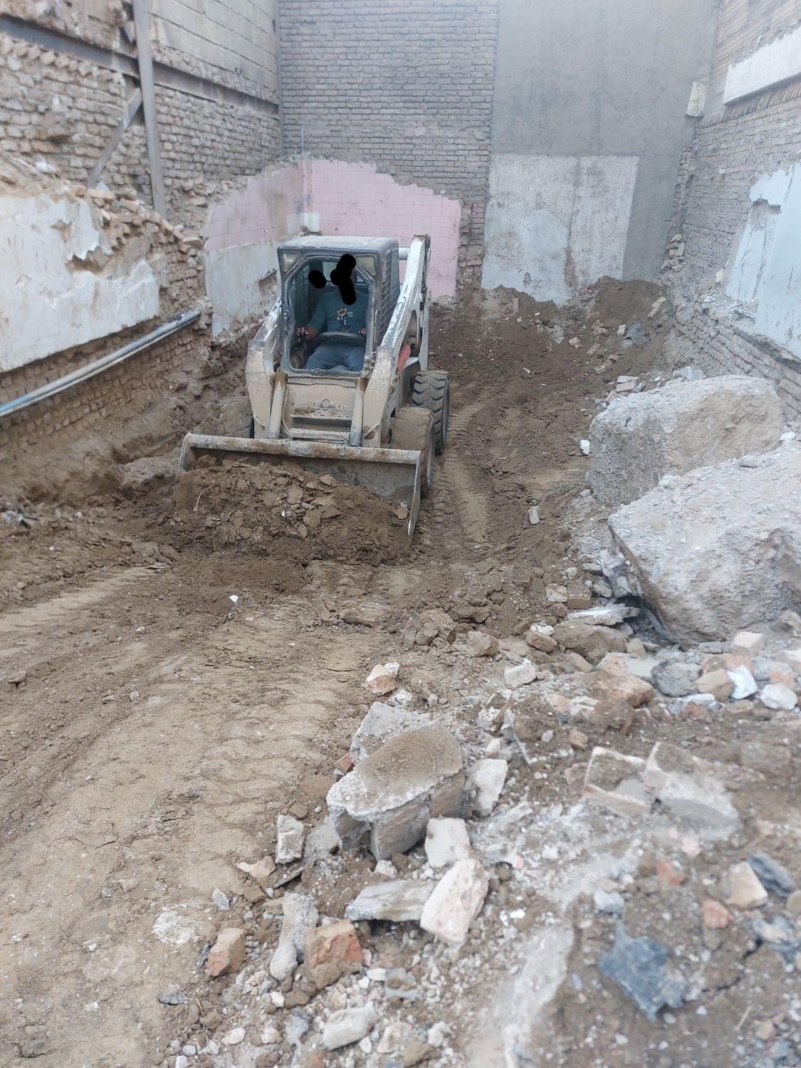 ...خاکبرداری و تهیه مصالح و نخاله ساختمانی .|خدمات حمل و نقل|کهریزک, |دیوار