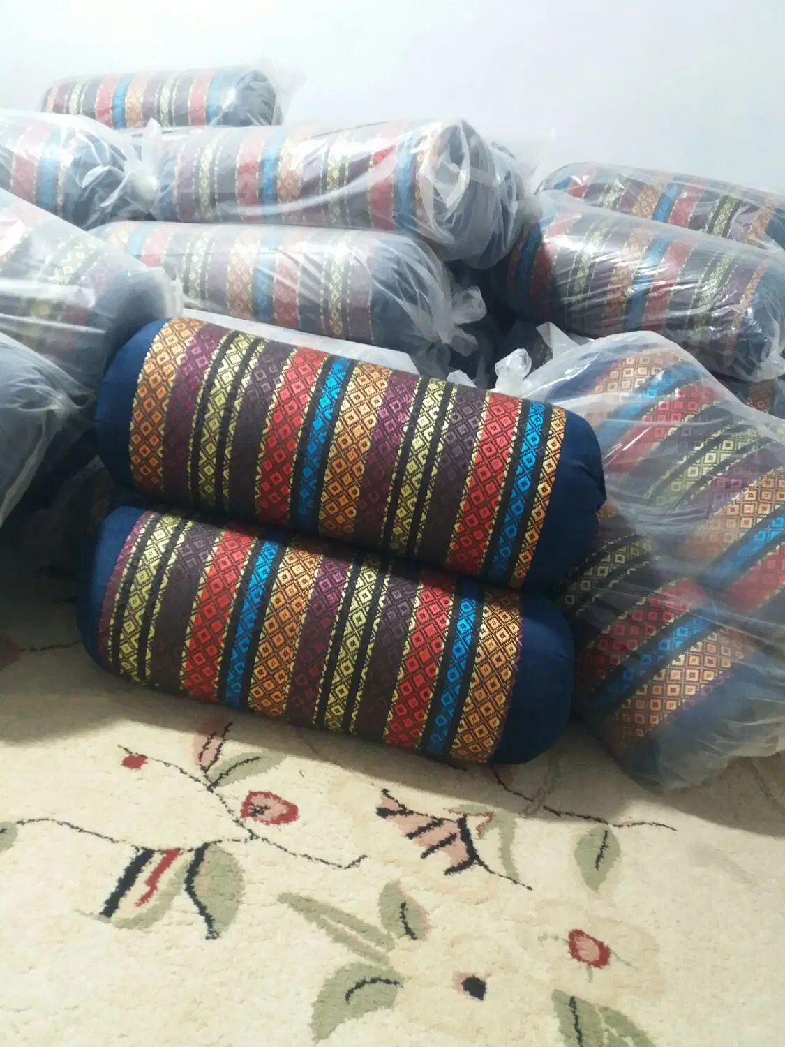 بالشت بالش  لوله ایی|رختخواب، بالش، پتو|ایذه, |دیوار