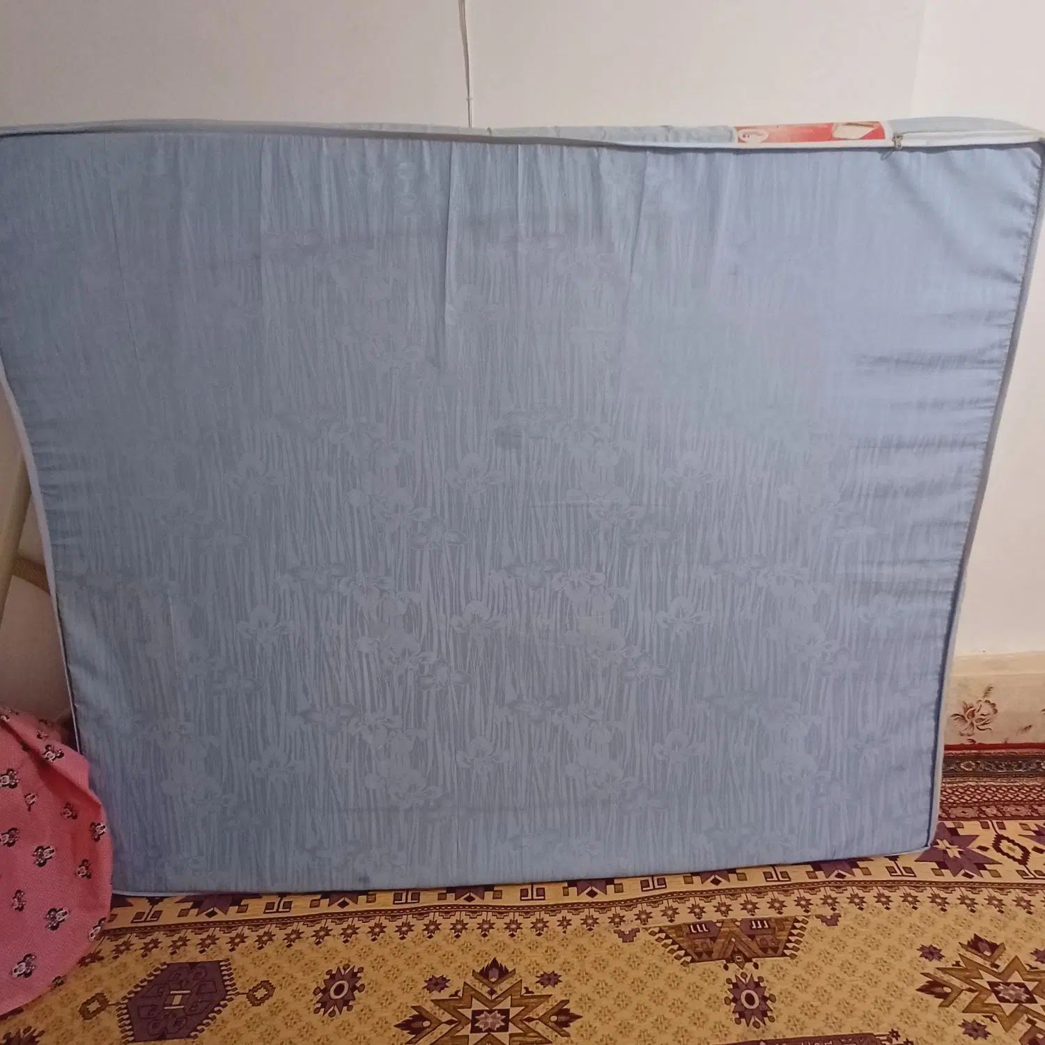 با سلام یک عدد تشک دونفره تمیز قابل استفاده|تشک تختخواب|داران, |دیوار