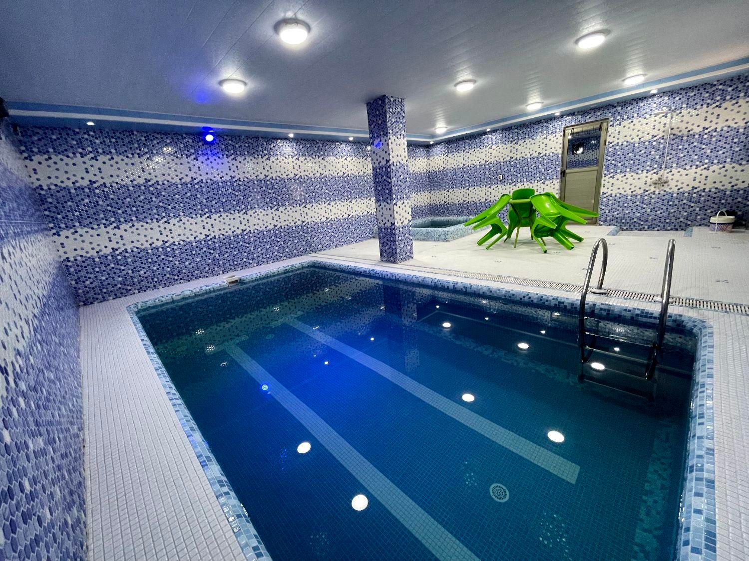 استخر و جکوزی فول|اجارهٔ کوتاهمدت ویلا و باغ|فریدونکنار, |دیوار