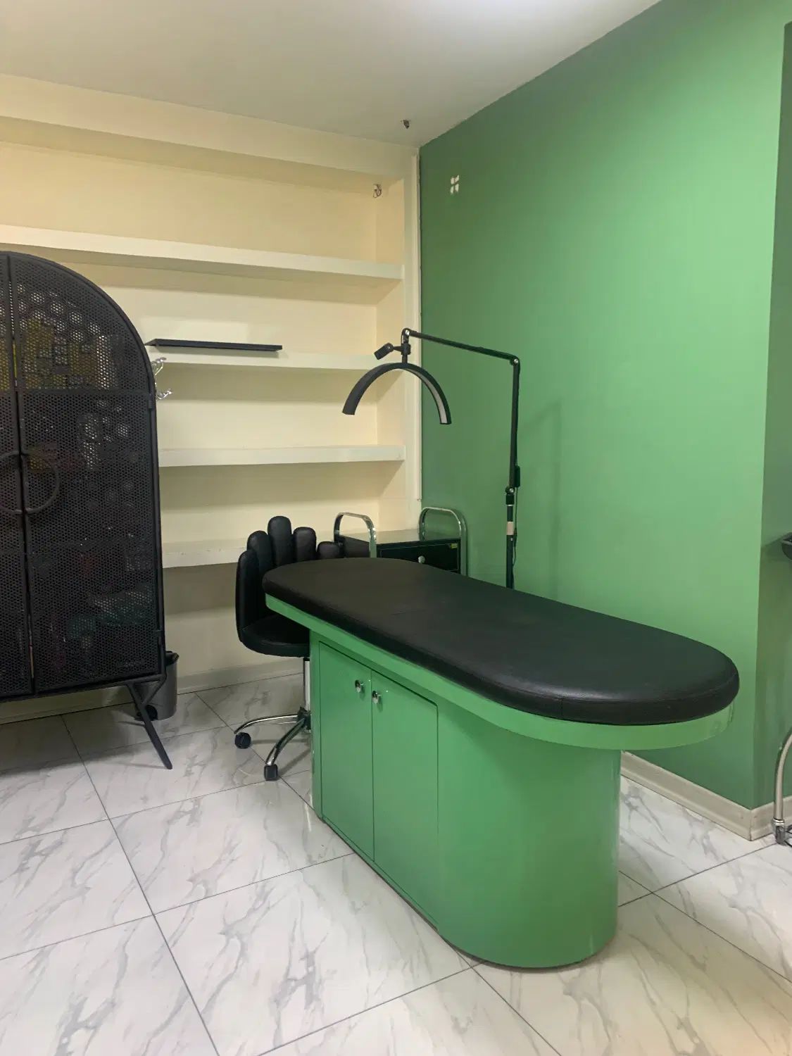 اجاره میزناخن و اجاره تخت مژه صندلی رنگ در سالن|اجارهٔ دفتر کار، اتاق اداری، مطب|تهران, ستارخان|دیوار