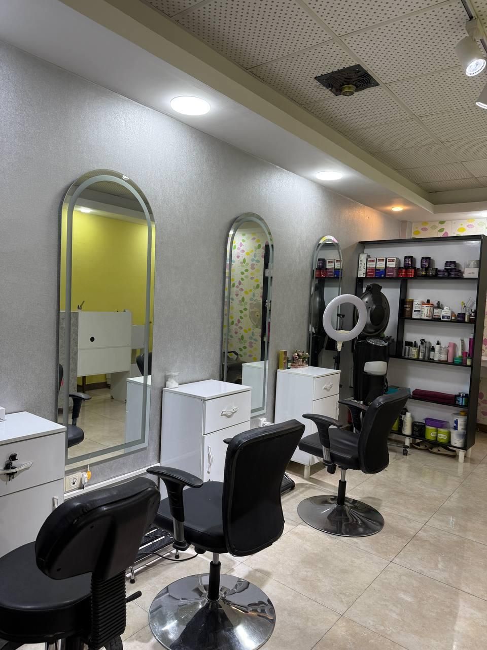 اجاره صندلی در سالن زیبایی|خدمات آرایشگری و زیبایی|لاهیجان, قیام|دیوار